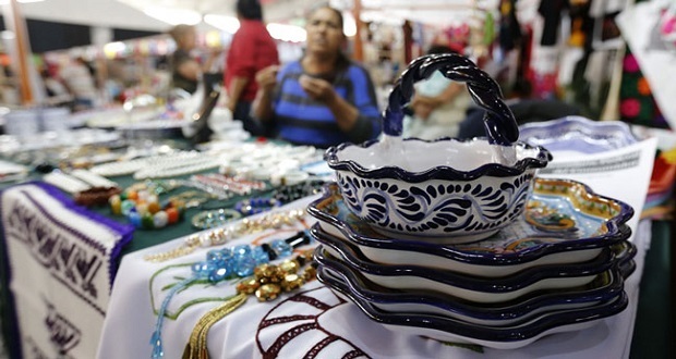 Feria de Puebla 2018 exhibe alfarería, textiles y bordados típicos