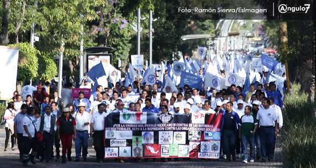 En marcha del Día del Trabajo, exigen quitar tope salarial y reflexionar voto