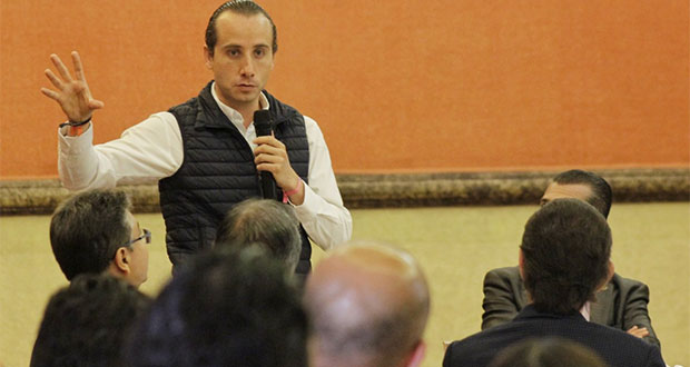 Mario Riestra presenta propuestas a integrantes de la CNEC Puebla