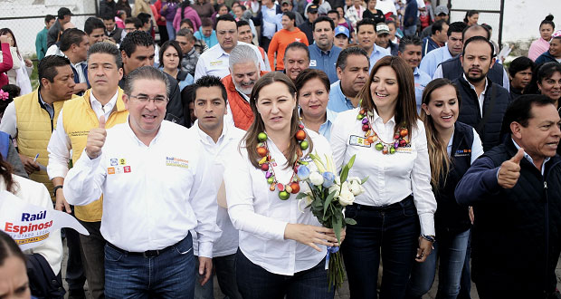En Chignahuapan, Martha Erika ofrece impulsar exportación de esferas