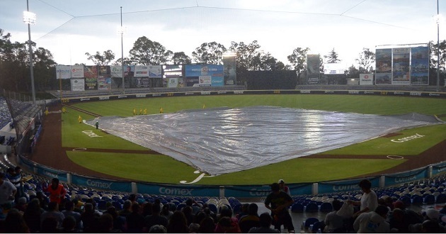 Suspenden juego entre Piratas y Pericos tras aguacero en Puebla