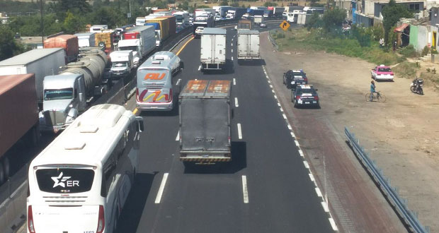 Reabren la México-Puebla tras protesta en Tlahuapan por detención de vecino