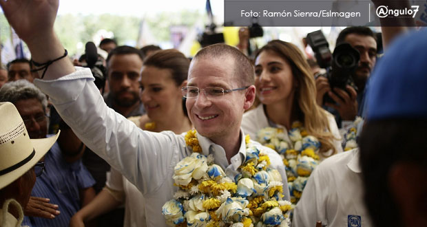 Con el mismo discurso, Anaya visita Cuetzalan y a empujones evita prensa