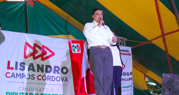Vecinos de Ixcaquixtla apoyan candidatura de Salvador Castañeda