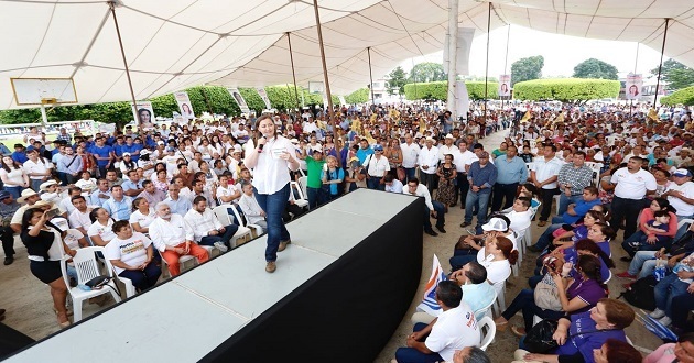 Martha Erika Alonso visita por sexta vez Francisco Z. Mena.