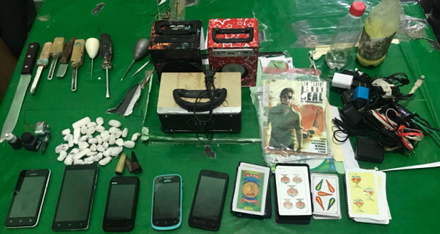 Decomisan armas y droga en Ceresos de Xicotepec y Zacatlán