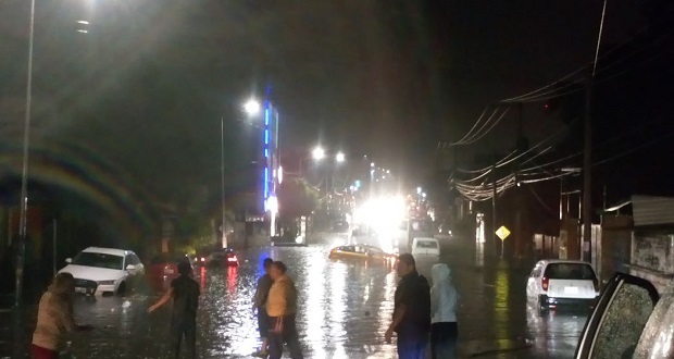 Tras lluvia, se inundan estas avenidas de Puebla capital