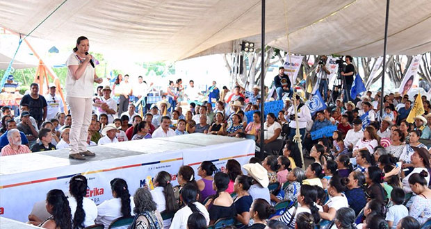 Martha Erika promete reforzar atención médica en Tulcingo