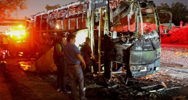Suman 3 muertos por balaceras y “narcobloqueos” en Guadalajara