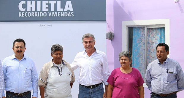 Gali supervisa reconstrucción en casas y escuelas de Chietla