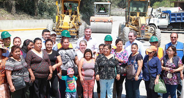 Gali supervisa rehabilitación de carretera Texcapa-Tlapacoya