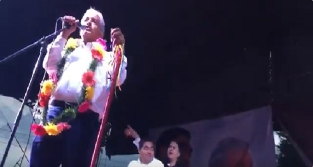 Simpatizantes encaran a AMLO en Atlixco por disputa de candidatura