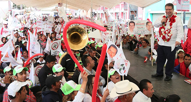 Becas para estudiantes y comandancia en Serdán, propone Doger