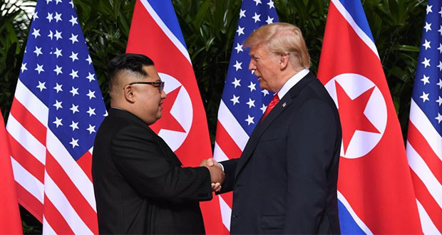 Trump y Kim se estrechan la mano en inicio de cumbre histórica