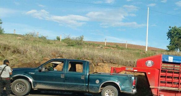 Ejecutan a dos ganaderos adentro de camioneta en la siglo XXI