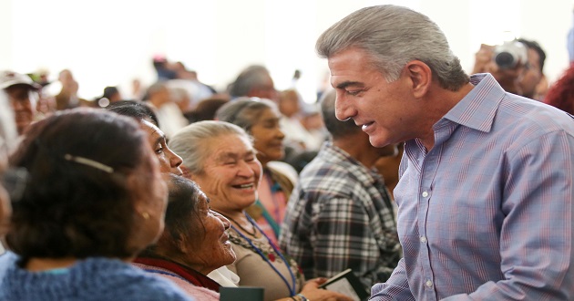 Unen a 12 familias poblanas en Washington separadas por migración