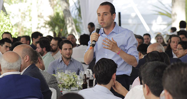 Mario Riestra plantea fortalecer economía y apoyos para mujeres