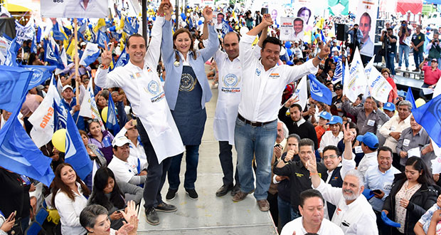 Martha Erika promete estacionamiento en Central de Abastos