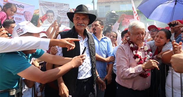 AMLO descarta pacto con EPN; Mireles lo acompaña en mitin en Uruapan