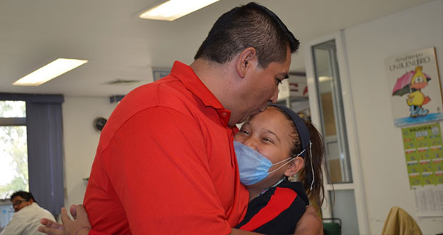 Papá donó su riñón para salvar a su hija en IMSS de Puebla