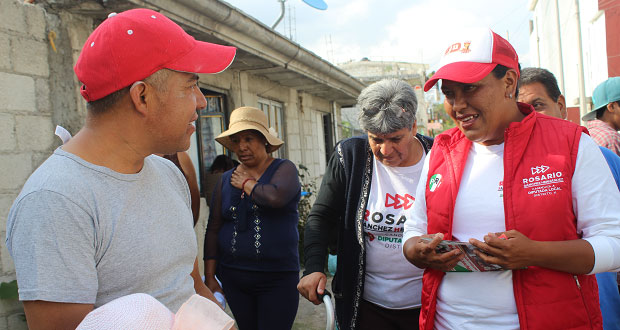 Rosario Sánchez expone sus propuestas a vecinos de colonia Azteca