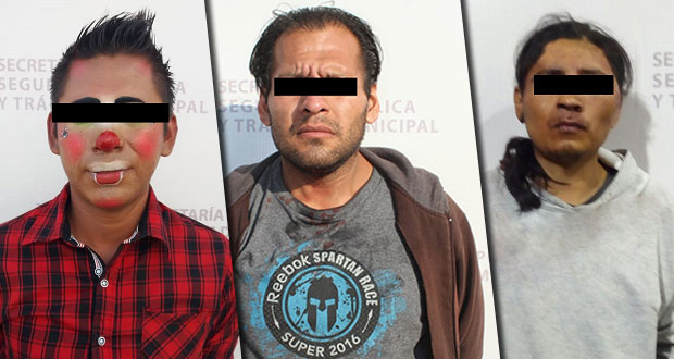 Detienen a 3 probables asaltantes por robo a transeúnte en Puebla