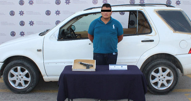 Detienen a hombre por portación ilegal de arma de fuego en Puebla