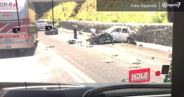 Aparatoso accidente en la Amozoc-Perote dejaría al menos cuatro muertos