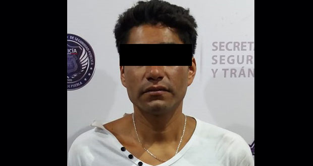 Detienen a sujeto señalado de asaltar a transeúnte en Puebla capital