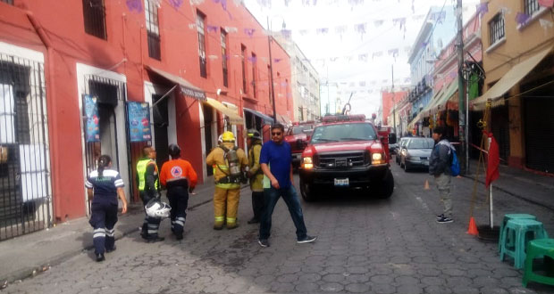 Bomberos sofocan incendio en bodega de juguetes del Cntro Histórico
