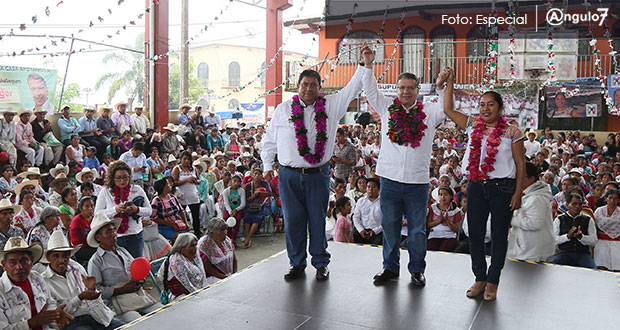 En Ixtepec, Doger se compromete a crear albergues para alumnos