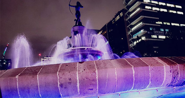 Para llamar al voto, iluminan de morado monumentos de CDMX