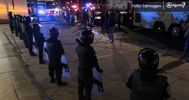 Granaderos bloquean paso a caravana de la CNTE y los retienen cerca de la CAPU