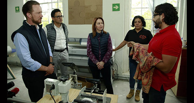 Banck supervisa laboratorio digital que beneficia a artesanos