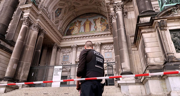 Por tiroteo en catedral de Berlín, dos hombres resultan heridos