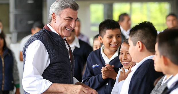 Gali supervisa reconstrucción de primaria dañada por el 19S