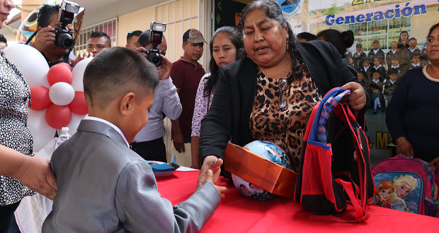 Reconocen apoyo de Antorcha y DIF de Ocoyucan para jardín de niños