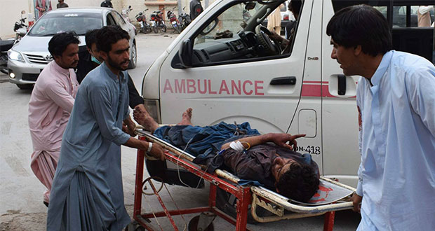 Atentado suicida en mitin electoral en Pakistán deja 128 muertos