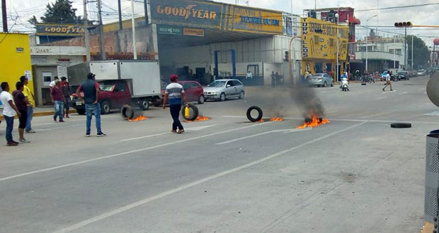 Con bloqueo vial, exigen cuerpos de 2 presuntos huachicoleros en San Martín