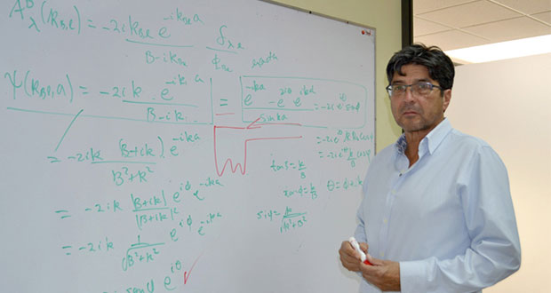 Gobiernos deben anteponer investigación a tecnología: físico de BUAP