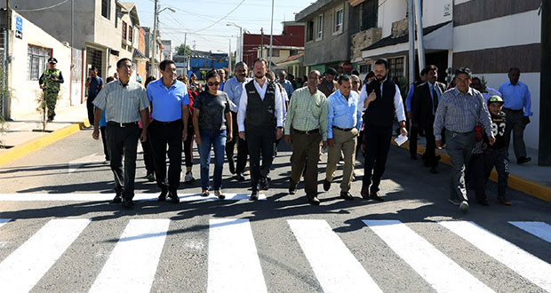 Banck entrega pavimentación de calle en Granjas de San Isidro