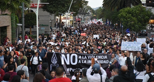 Miles de poblanos se manifiestan en contra de los actos de violencia y violaciones el día de la jornada electoral, bajo la consigna de fraude