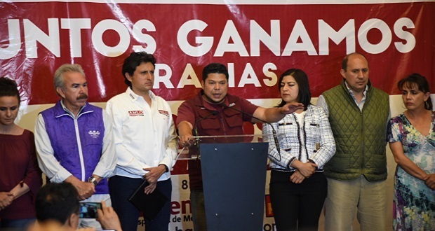 Encabezados por José Juan Espinosa y Gabriel Biestro, dirigentes y candidatos de MORENA , ofrecen una rueda de prensa en donde abordaron los acontecimientos que se dieron por la tarde en el hotel MM, en donde aseguran, funcionaba un laboratorio electoral