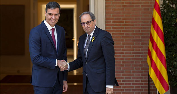 Líderes de España y Cataluña difieren en consulta por independencia