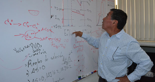 Científico de BUAP busca generar luz blanca que no contamine