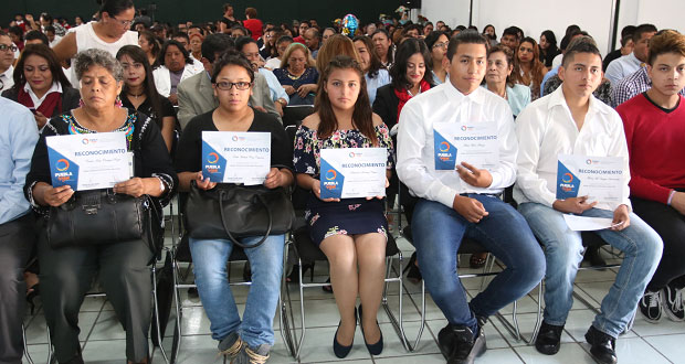 DIF entrega reconocimientos a 600 graduados de CEBA y MCR
