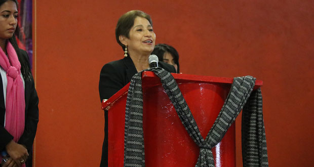 Estudiar política “abre los ojos” a los jóvenes: Soraya Córdova