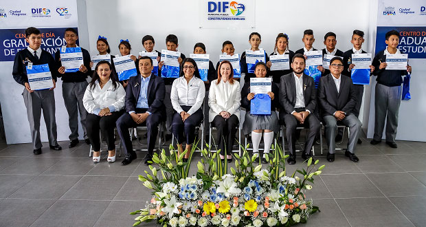 Susana Angulo encabeza graduación del Centro de Día del IEEA