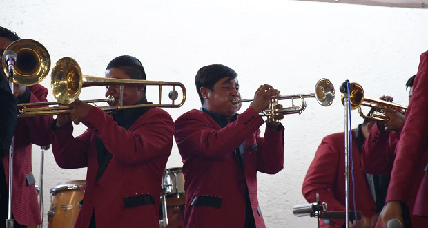 Antorcha apoya con banda musical a feria de la cecina en Atlixco
