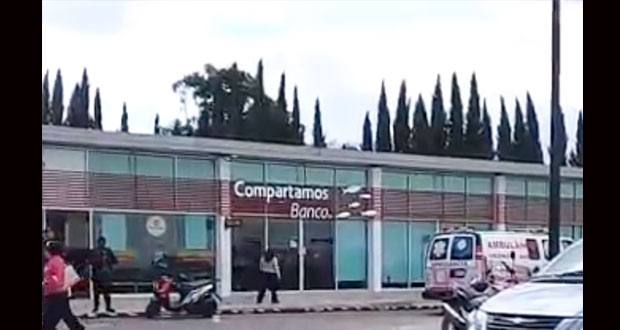 Comando atraca sucursal de Compartamos Banco en Texmelucan